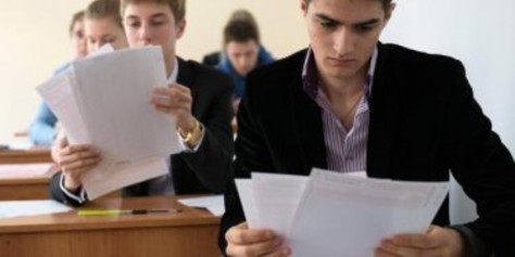 Сдавать итоговые сочинения выпускники школ будут по-прежнему